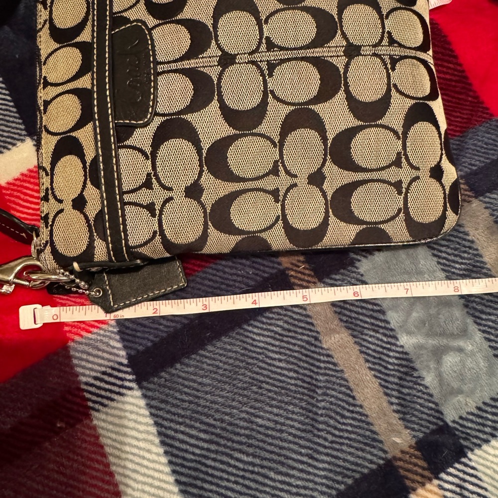 Coach Black and Cream Signature Shoulder Bag - Picture 4 of 8